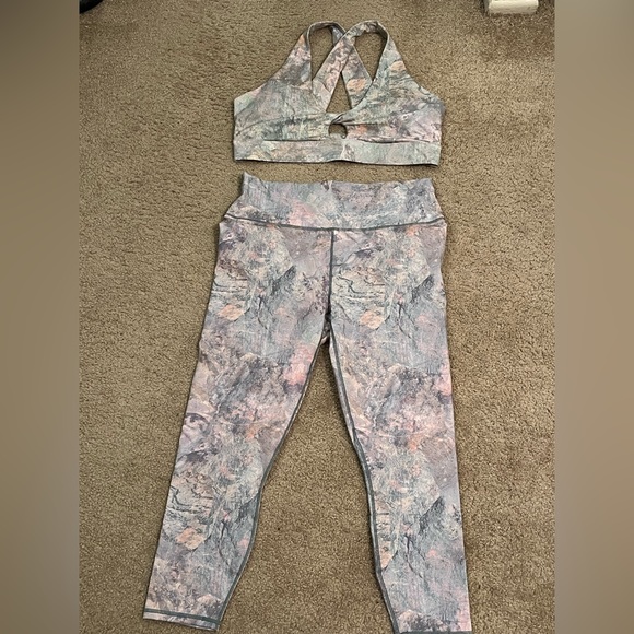 Fabletics Pants - Women’s Fabletics 2 Piece Outfit- Sports Bra and Leggings